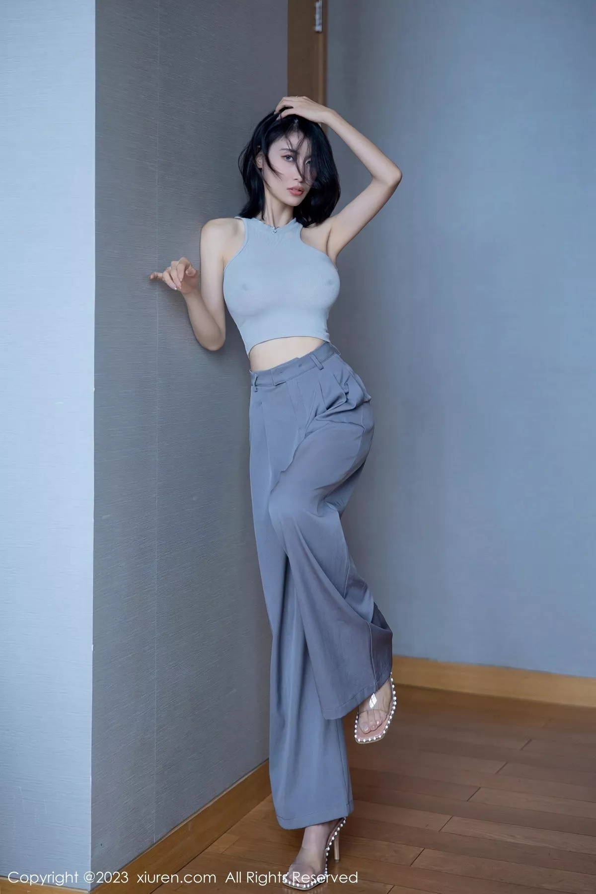 秀人集.com_[XiuRen秀人网]No.6552_模特Lingyu69蓝灰短款上衣配灰色长裤秀惹火身材撩人诱惑写真80P