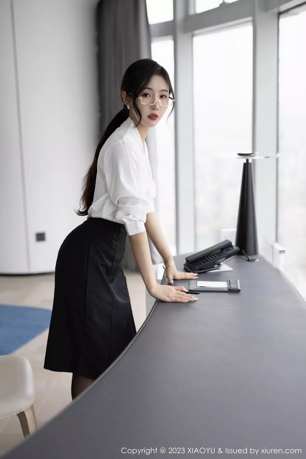 秀人集.com_[XiaoYu画语界]Vol.1005_模特苏苏阿OL职业装露白色蕾丝内衣秀曼妙身姿迷人诱惑写真87P