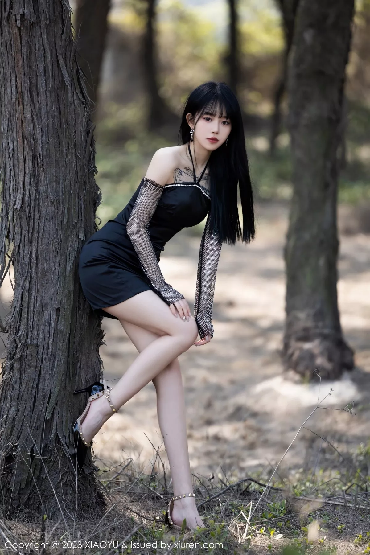秀人集.com_[XiaoYu画语界]Vol.1006_模特奶瓶黑色连身短裙+性感蓝色蕾丝内衣秀曼妙身姿诱惑写真103P