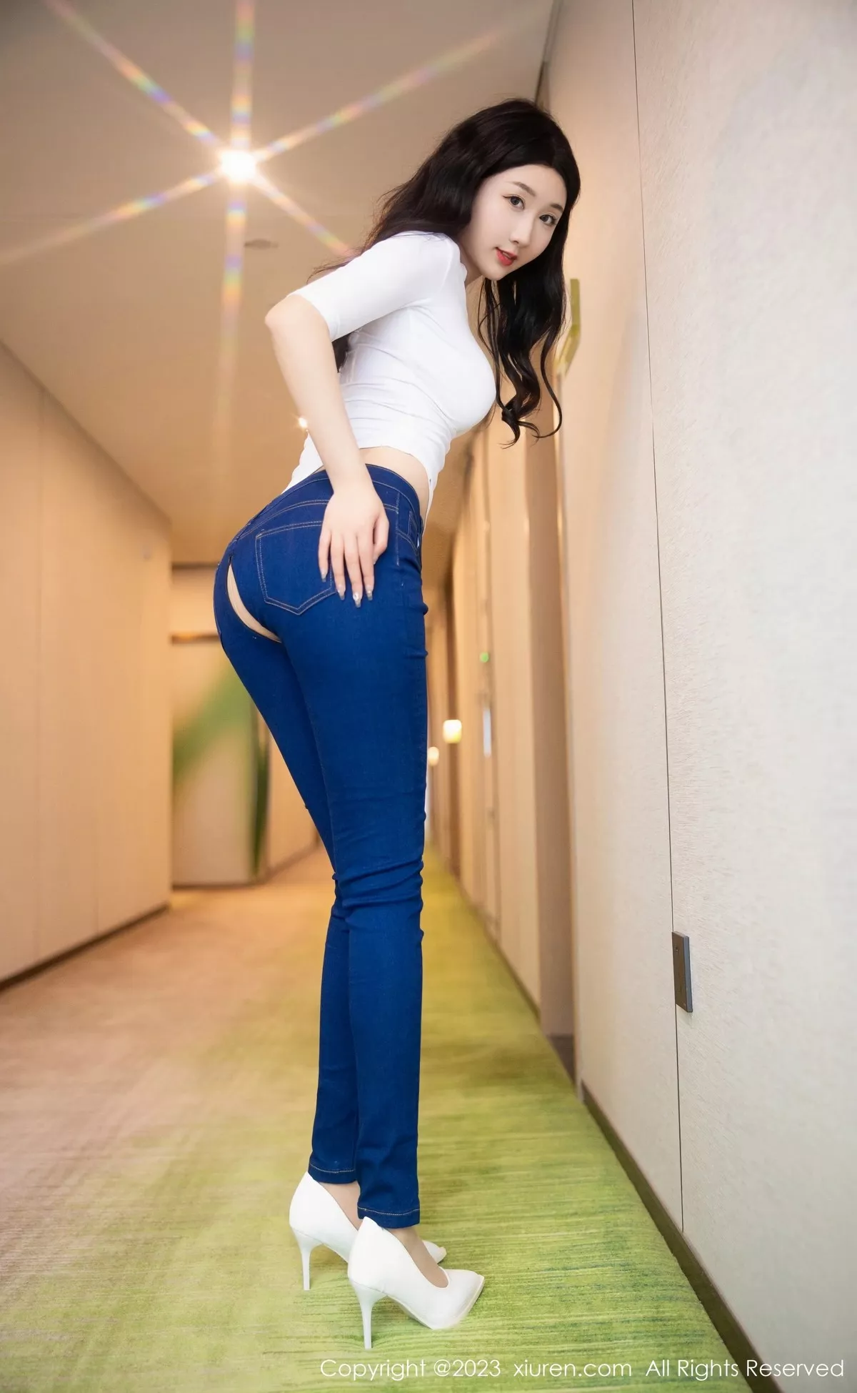 秀人集.com_[XiuRen秀人网]No.6570_模特江真真白色上衣配牛仔裤露超薄无内肉丝秀翘臀诱惑写真83P