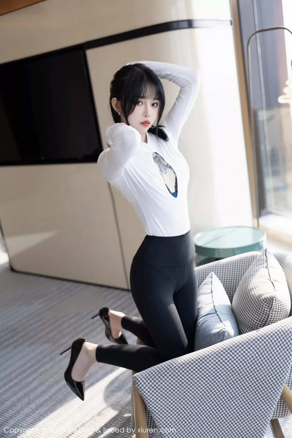 秀人集.com_[XiaoYu画语界]Vol.1006_模特奶瓶黑色连身短裙+性感蓝色蕾丝内衣秀曼妙身姿诱惑写真103P