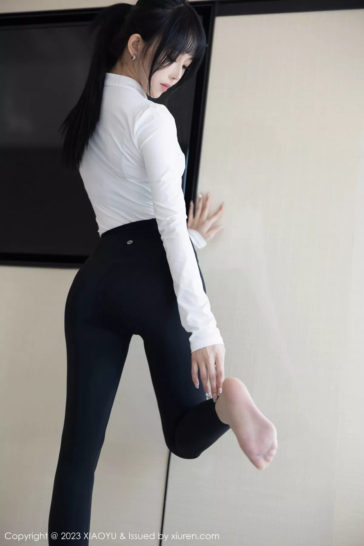 秀人集.com_[XiaoYu画语界]Vol.1006_模特奶瓶黑色连身短裙+性感蓝色蕾丝内衣秀曼妙身姿诱惑写真103P