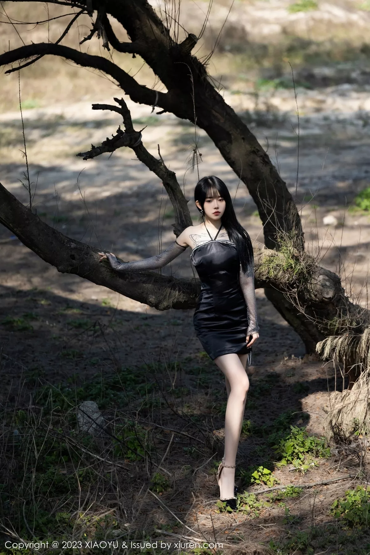 秀人集.com_[XiaoYu画语界]Vol.1006_模特奶瓶黑色连身短裙+性感蓝色蕾丝内衣秀曼妙身姿诱惑写真103P