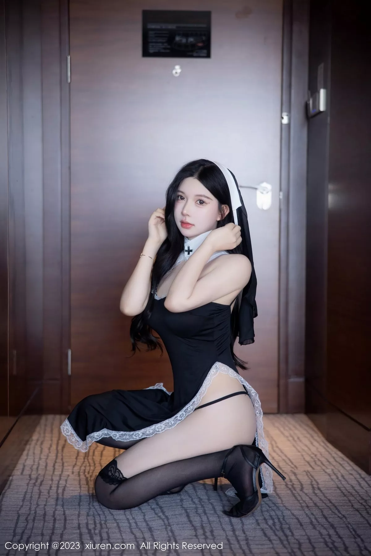 秀人集.com_[XiuRen秀人网]No.6577_模特林珊珊性感黑色修女服配超薄黑丝半脱秀曼妙身姿诱惑写真86P
