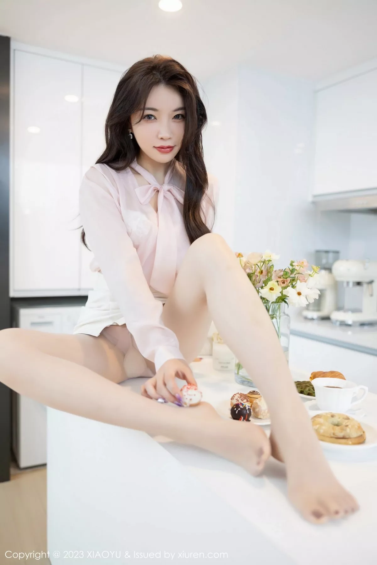 秀人集.com_[XiaoYu画语界]Vol.1009_女神徐莉芝Booty粉色衬衫露白色蕾丝内衣秀曼妙身姿迷人写真82P