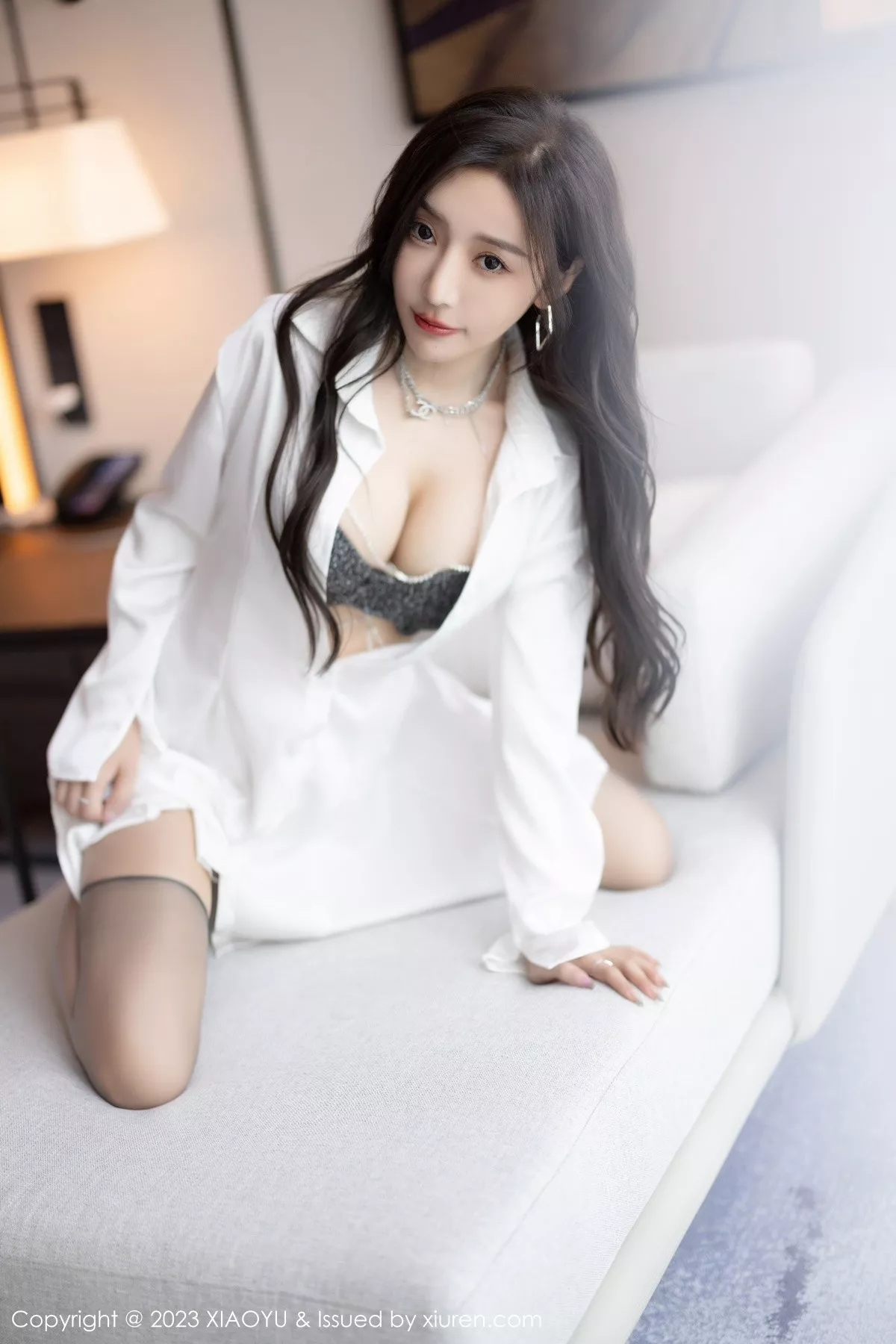秀人集.com_[XiaoYu画语界]Vol.990_女神王馨瑶yanni脱时尚白色长款服露性感灰色内衣迷人诱惑写真82P