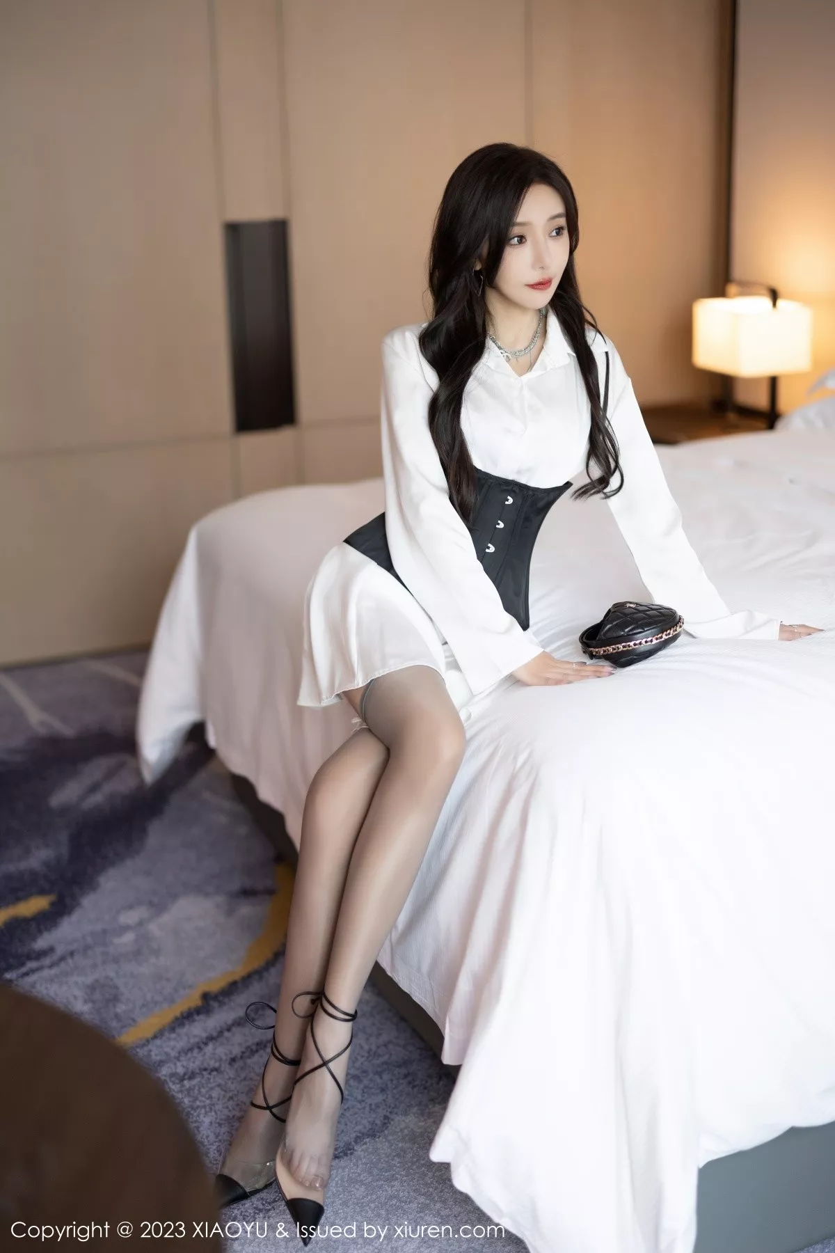 秀人集.com_[XiaoYu画语界]Vol.990_女神王馨瑶yanni脱时尚白色长款服露性感灰色内衣迷人诱惑写真82P