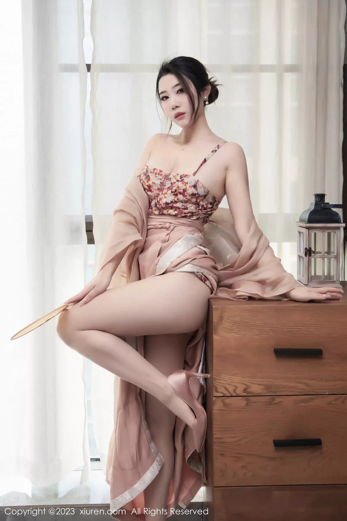 秀人集.com_[XiuRen秀人网]No.6457_模特严利娅Yuliya性感浅暖色古风汉服半撩秀曼妙身姿诱惑写真104P