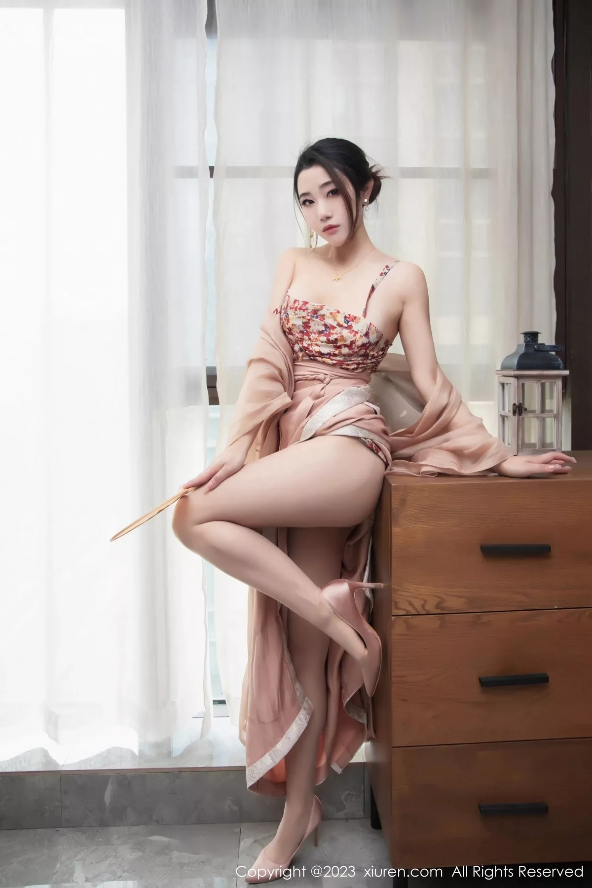 秀人集.com_[XiuRen秀人网]No.6457_模特严利娅Yuliya性感浅暖色古风汉服半撩秀曼妙身姿诱惑写真104P