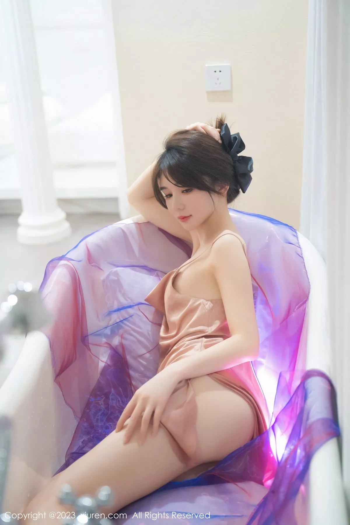 秀人集.com_[XiuRen秀人网]No.6458_模特婠婠么浴室场景性感暖色吊带服饰秀绝美身材迷人诱惑写真55P
