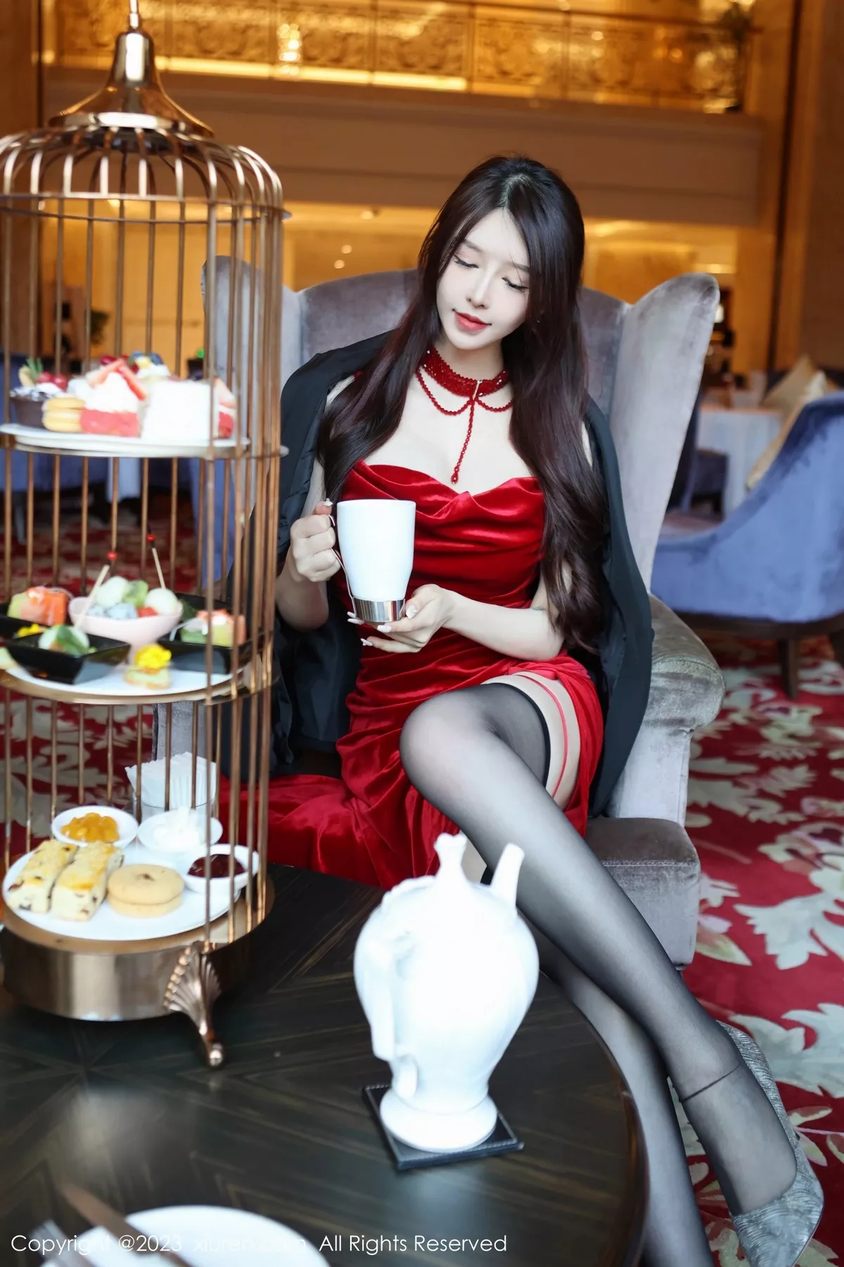 秀人集.com_[XiuRen秀人网]No.6460_模特玉兔miki私房性感红色吊带长裙露黑色蕾丝内衣惹火诱惑写真96P