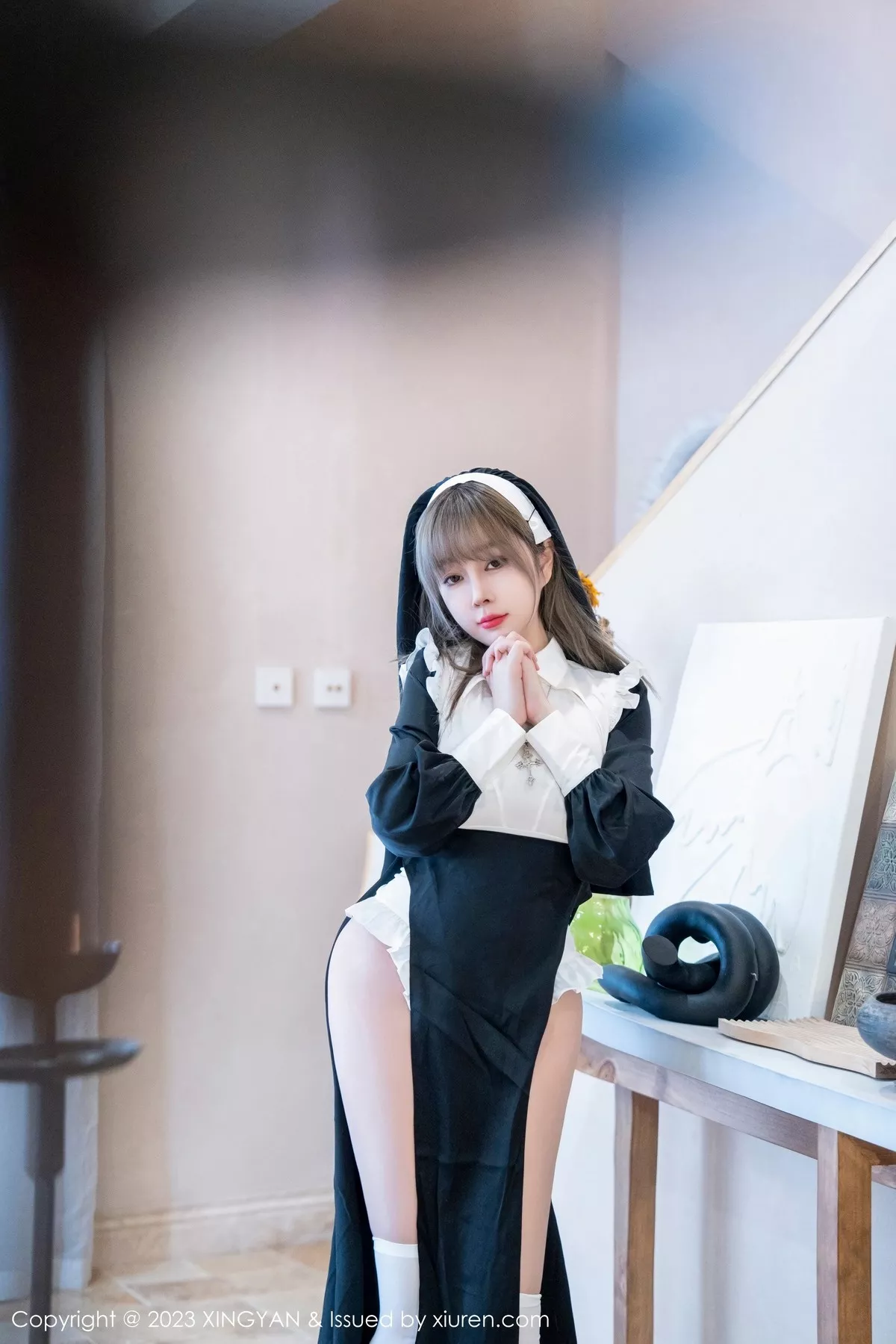秀人集.com_[XINGYAN星颜社]VOL.187_女神王雨纯半脱修女服饰露白色轻透上衣配白丝袜完美诱惑写真75P