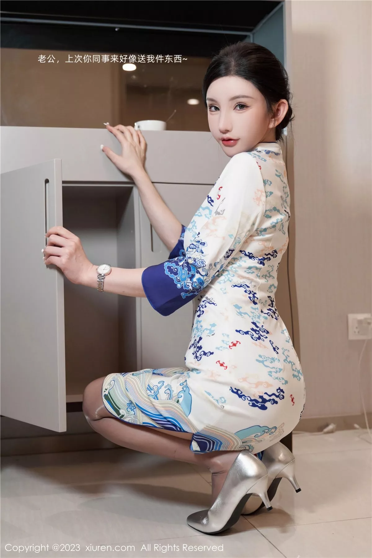 秀人集.com_[XiuRen秀人网]No.6473_女神周于希Sally澳门旅拍脱青花瓷旗袍露性感蓝色内衣迷人写真85P