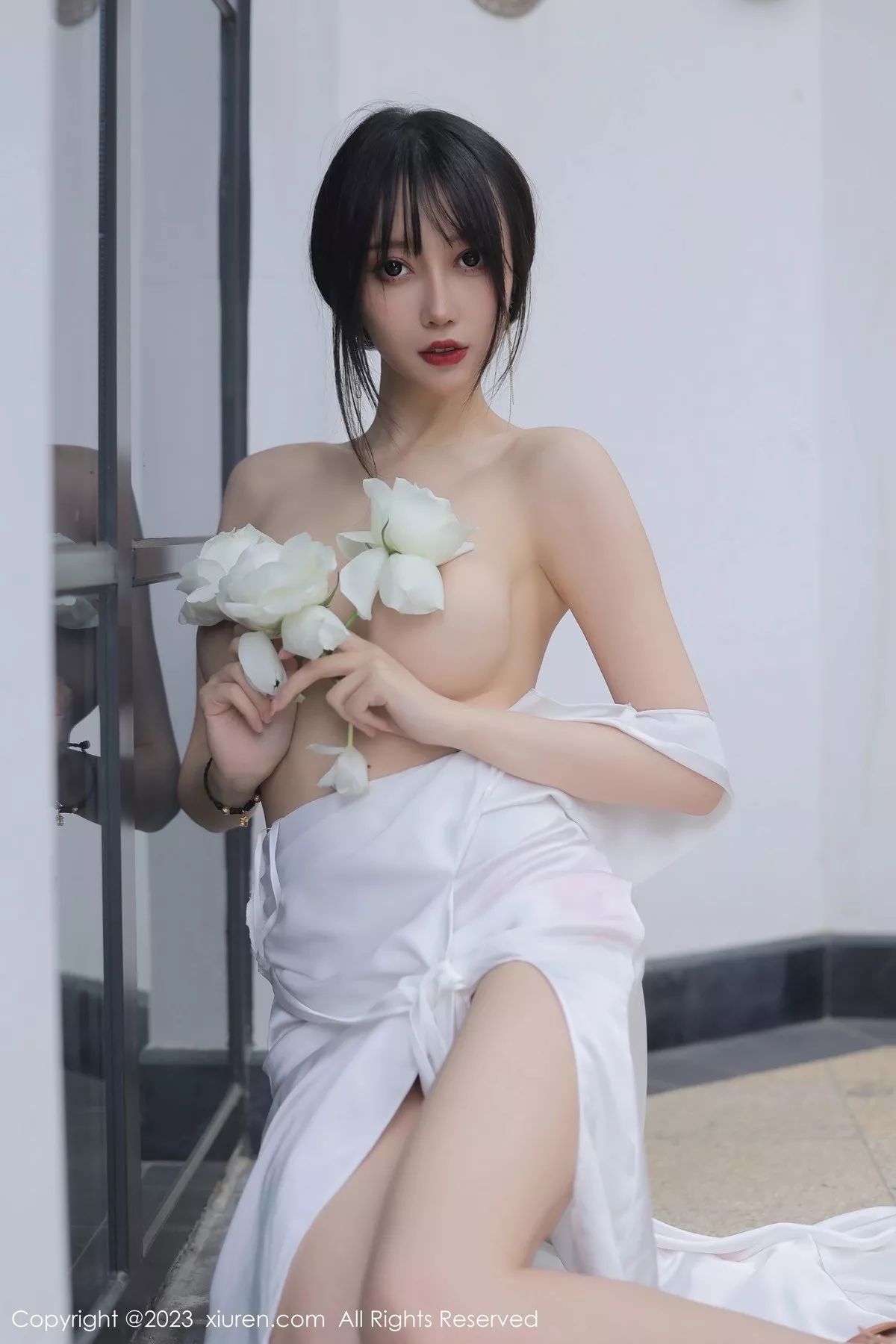 秀人集.com_[XiuRen秀人网]No.6466_模特玥儿玥er性感白色长礼裙真空半脱秀惹火身材撩人诱惑写真57P