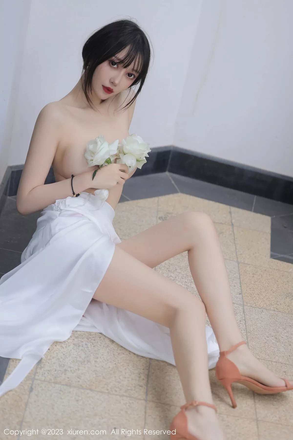 秀人集.com_[XiuRen秀人网]No.6466_模特玥儿玥er性感白色长礼裙真空半脱秀惹火身材撩人诱惑写真57P