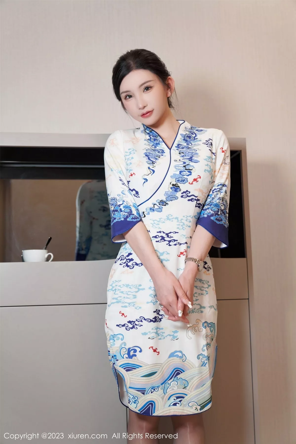 秀人集.com_[XiuRen秀人网]No.6473_女神周于希Sally澳门旅拍脱青花瓷旗袍露性感蓝色内衣迷人写真85P
