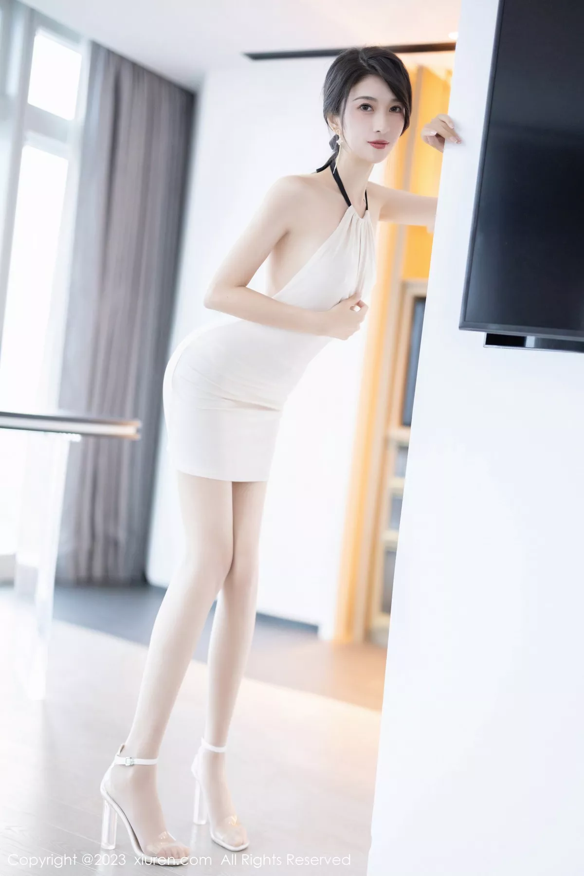 秀人集.com_[XiuRen秀人网]No.6631_模特林乐一性感米色连身短裙配原色丝袜秀曼妙身姿迷人写真83P