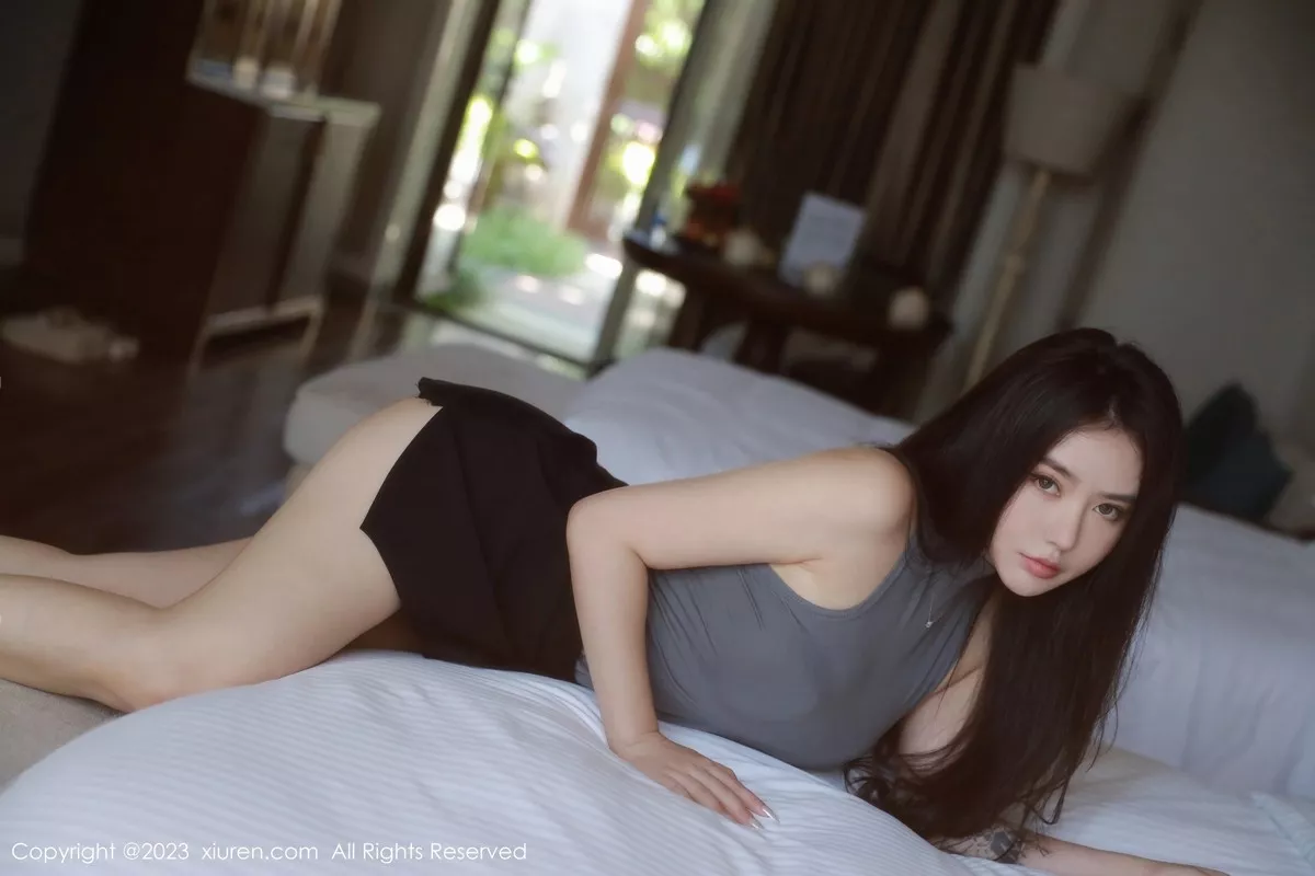 秀人集.com_[XiuRen秀人网]No.6648_女神Manuela玛鲁娜户外抹胸服+室内紧身衣秀丰满身材诱惑写真64P