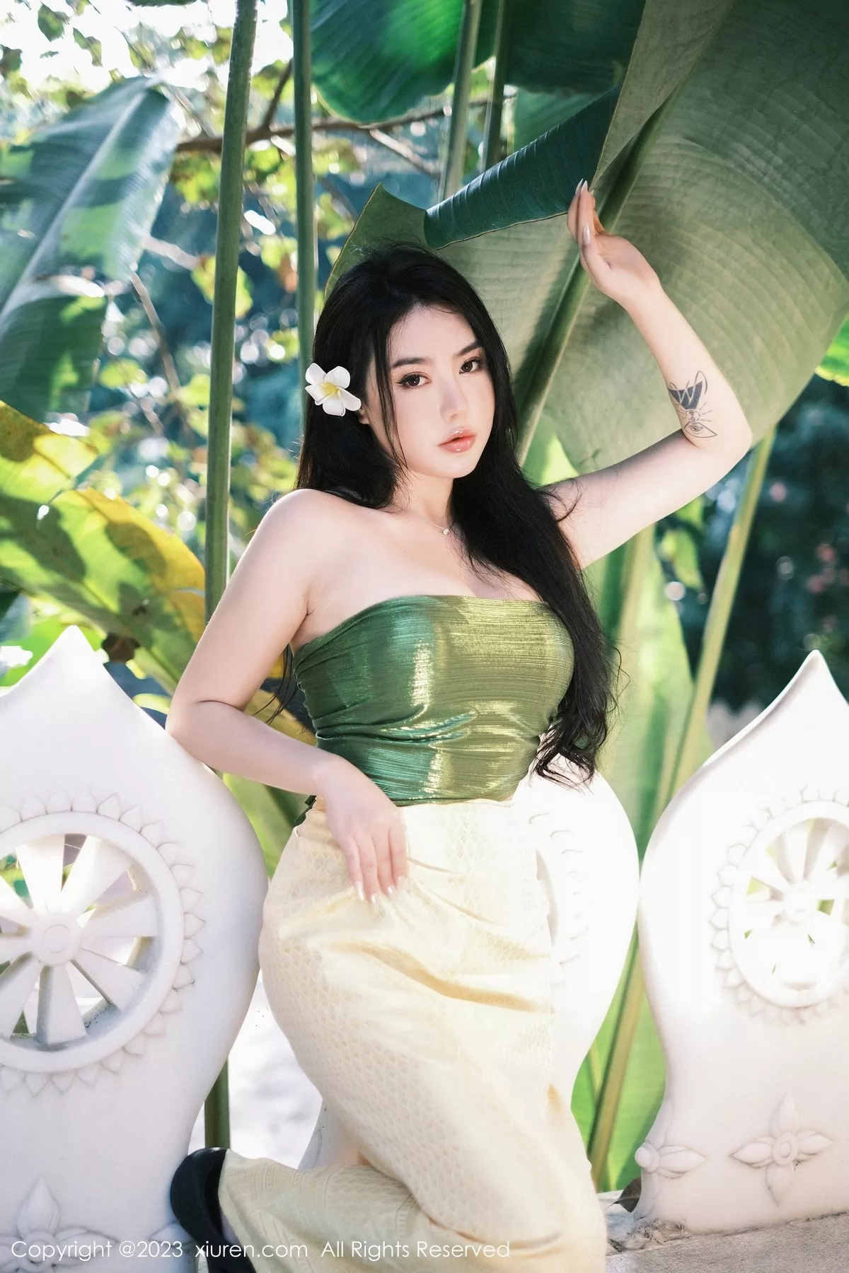 秀人集.com_[XiuRen秀人网]No.6648_女神Manuela玛鲁娜户外抹胸服+室内紧身衣秀丰满身材诱惑写真64P