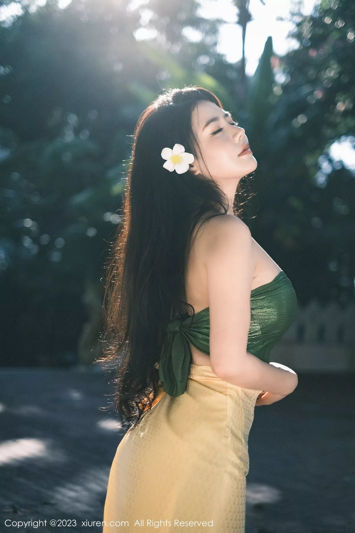 秀人集.com_[XiuRen秀人网]No.6648_女神Manuela玛鲁娜户外抹胸服+室内紧身衣秀丰满身材诱惑写真64P