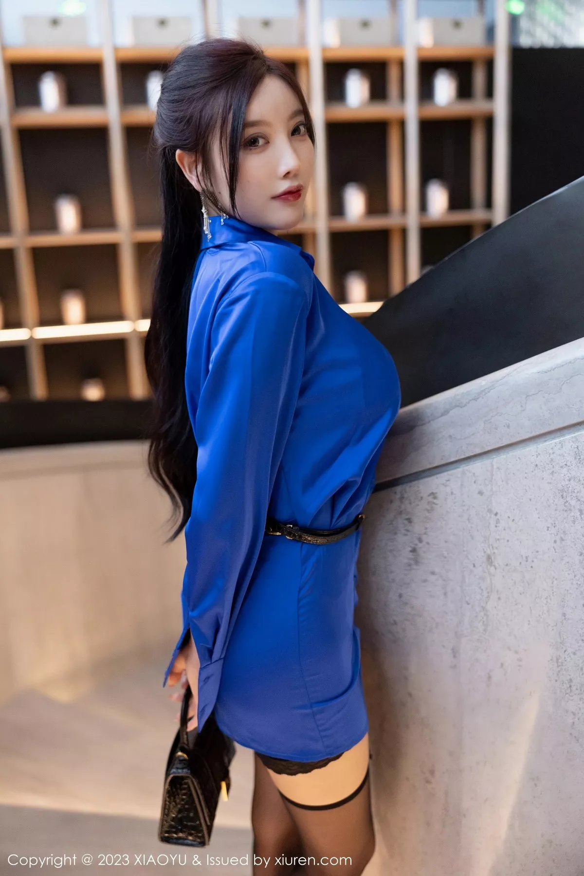 秀人集.com_[XiaoYu画语界]Vol.1018_女神杨晨晨Yome蓝色服饰露性感蓝色内衣配黑丝吊袜诱惑写真91P