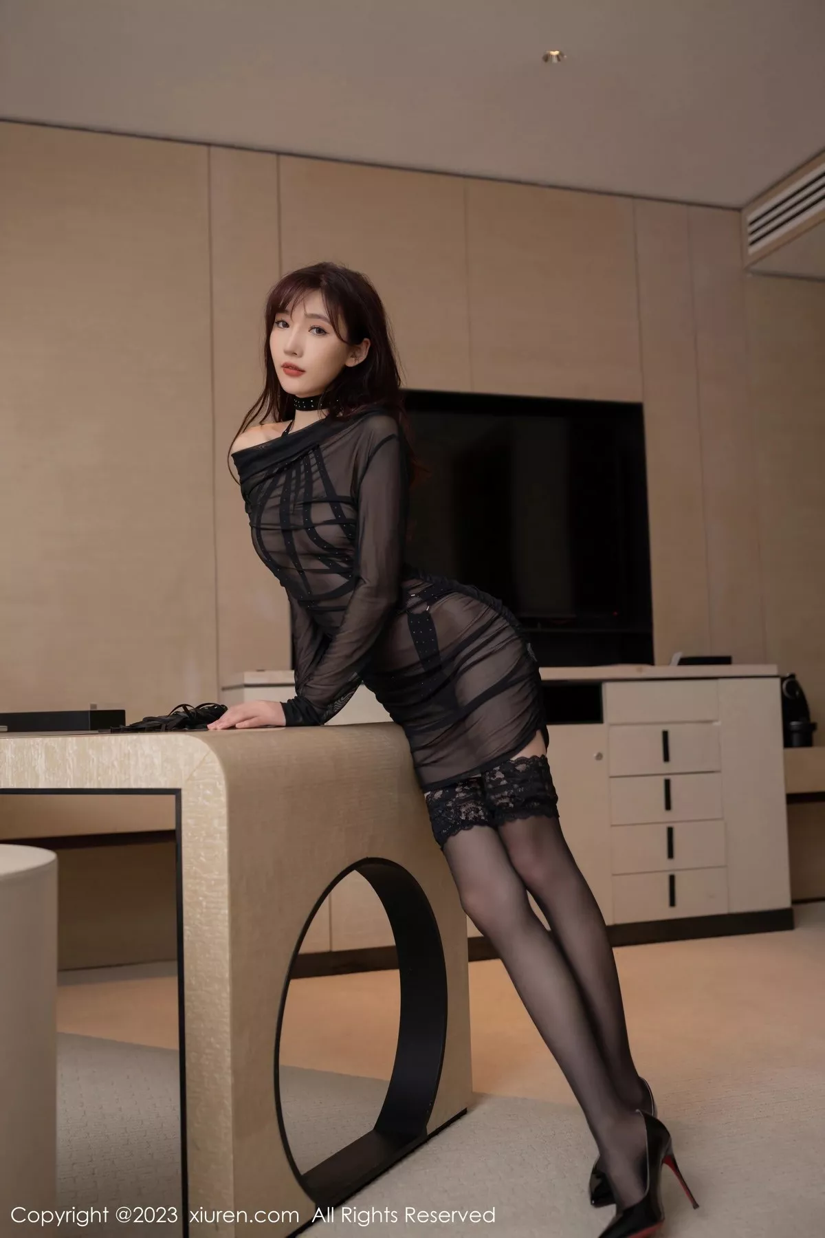 秀人集.com_[XiuRen秀人网]No.6674_模特陆萱萱性感黑色轻透连衣服饰配黑丝袜秀曼妙身姿诱惑写真81P