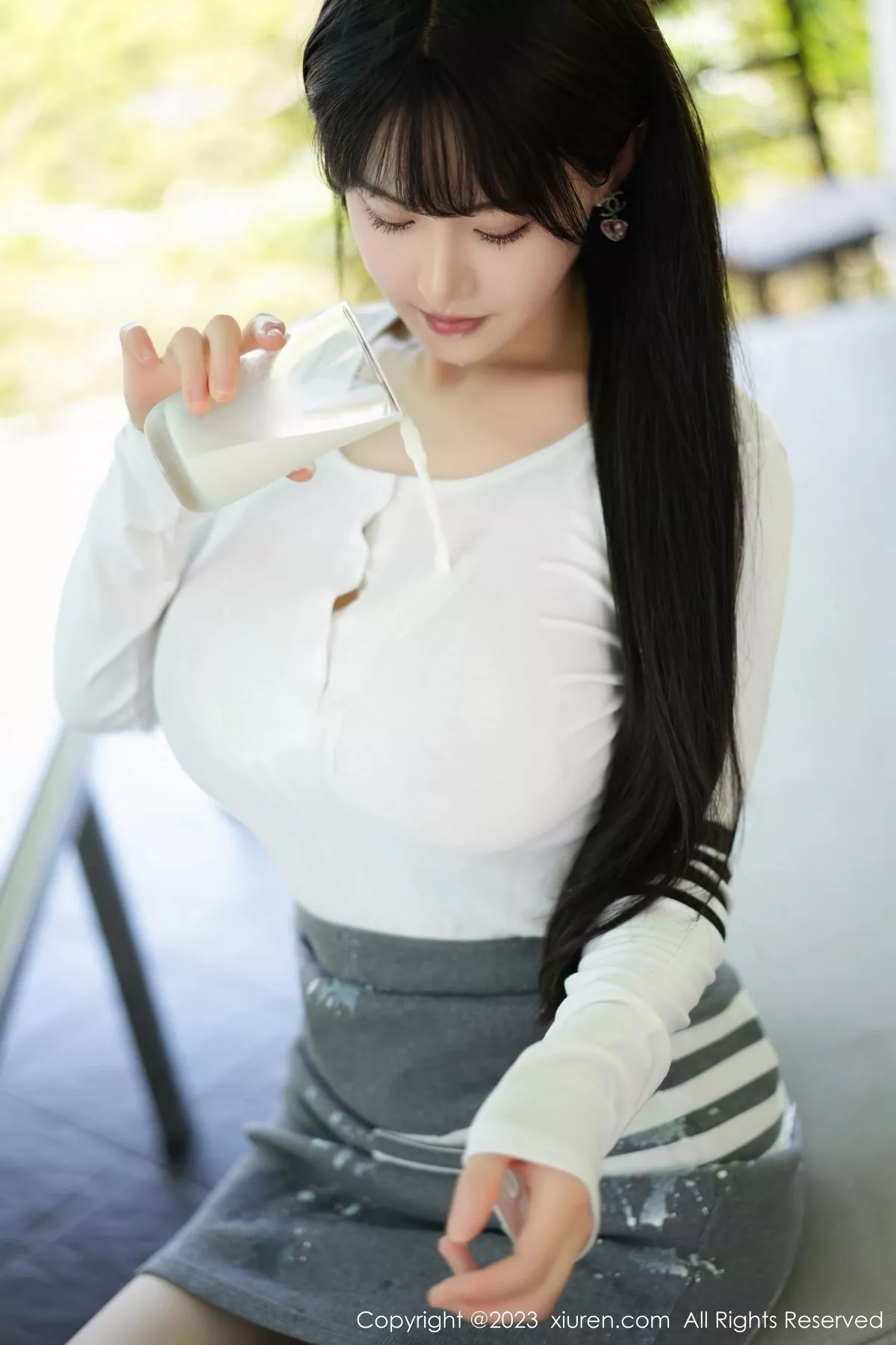 秀人集.com_[XiuRen秀人网]No.6673_女神朱可儿Flora性感白上衣配灰色短裙秀雪峰美臀惹火诱惑写真83P