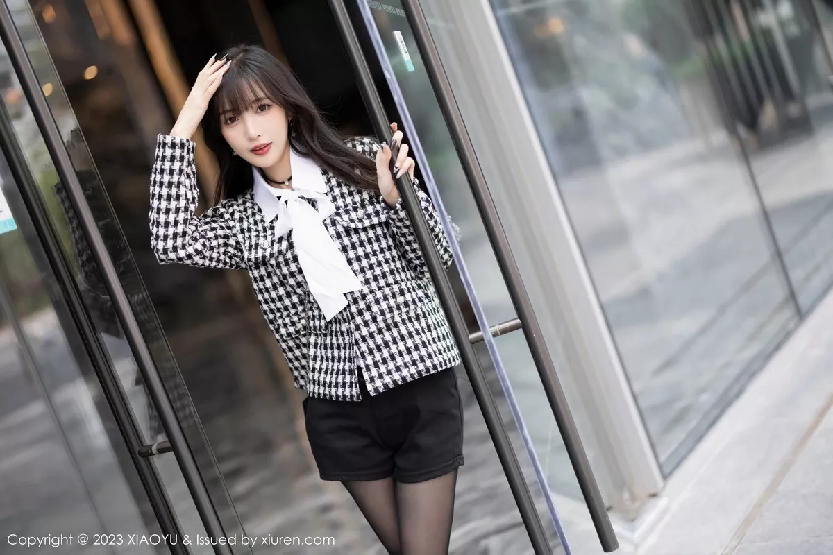 秀人集.com_[XiaoYu画语界]Vol.1020_模特林星阑私房半脱露性感黑色内衣配开档黑丝秀美腿诱惑写真90P