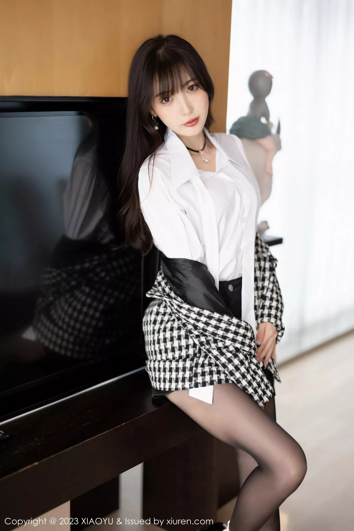 秀人集.com_[XiaoYu画语界]Vol.1020_模特林星阑私房半脱露性感黑色内衣配开档黑丝秀美腿诱惑写真90P