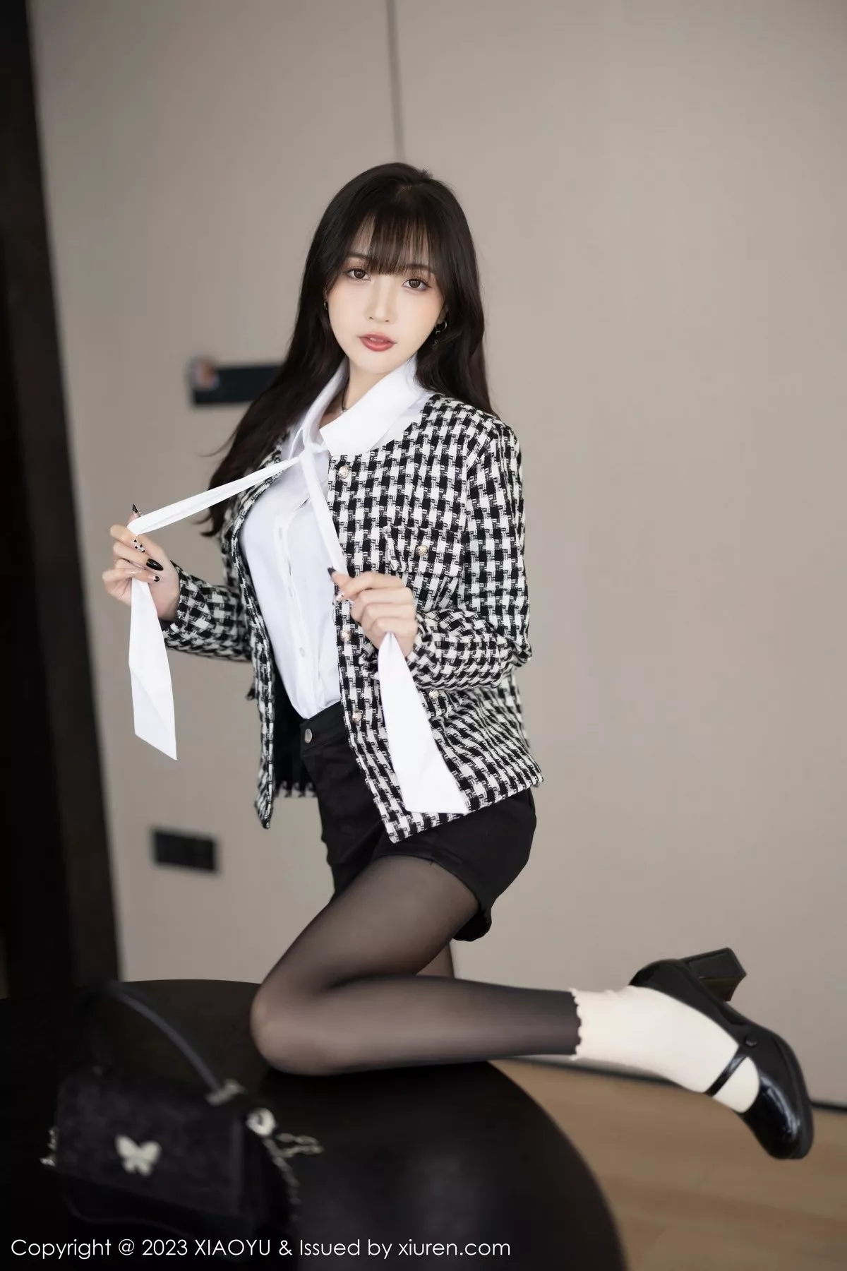 秀人集.com_[XiaoYu画语界]Vol.1020_模特林星阑私房半脱露性感黑色内衣配开档黑丝秀美腿诱惑写真90P