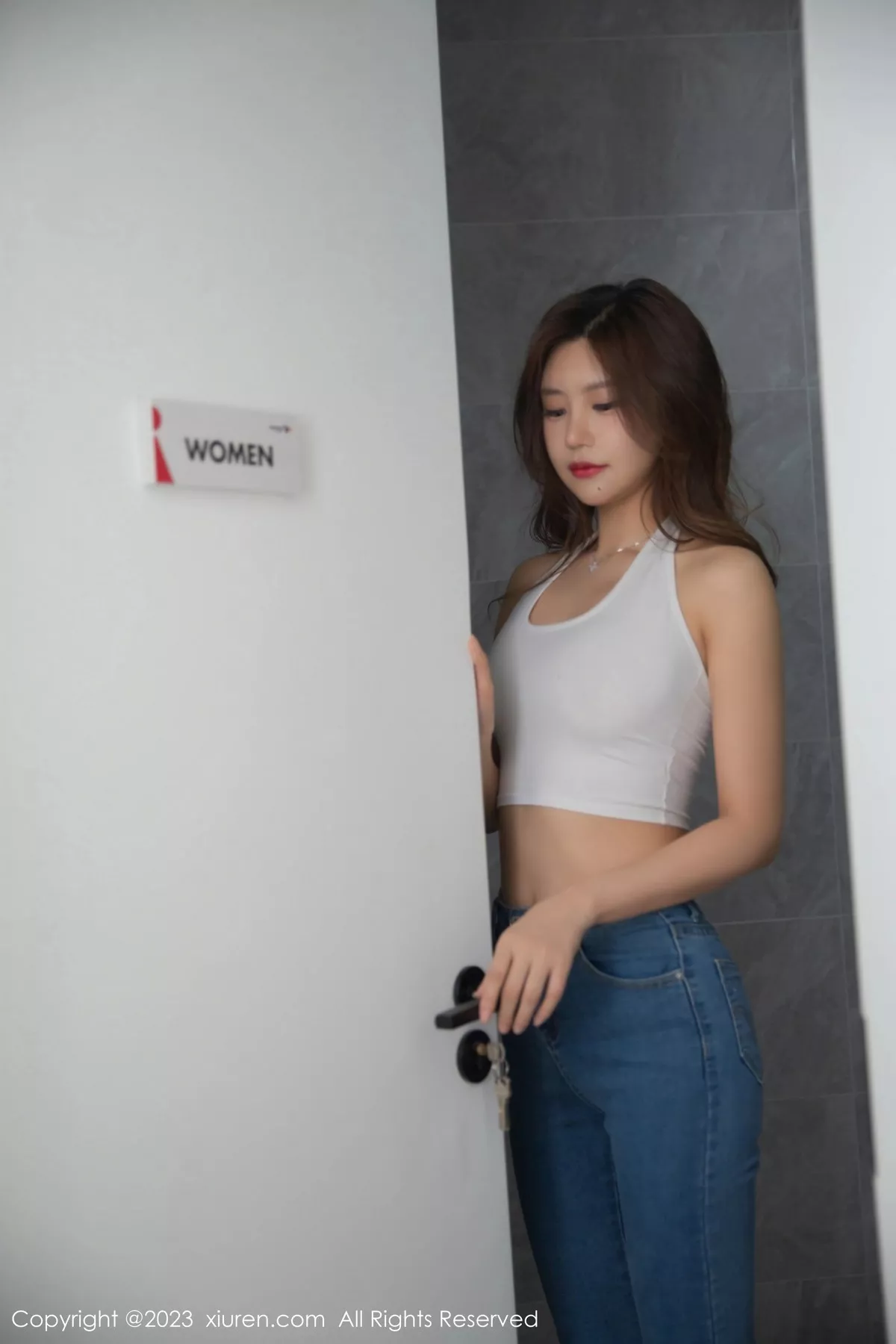 秀人集.com_[XiuRen秀人网]No.6690_女神绮里嘉ula白色短款衣配紧身牛仔裤秀曼妙身姿完美诱惑写真81P