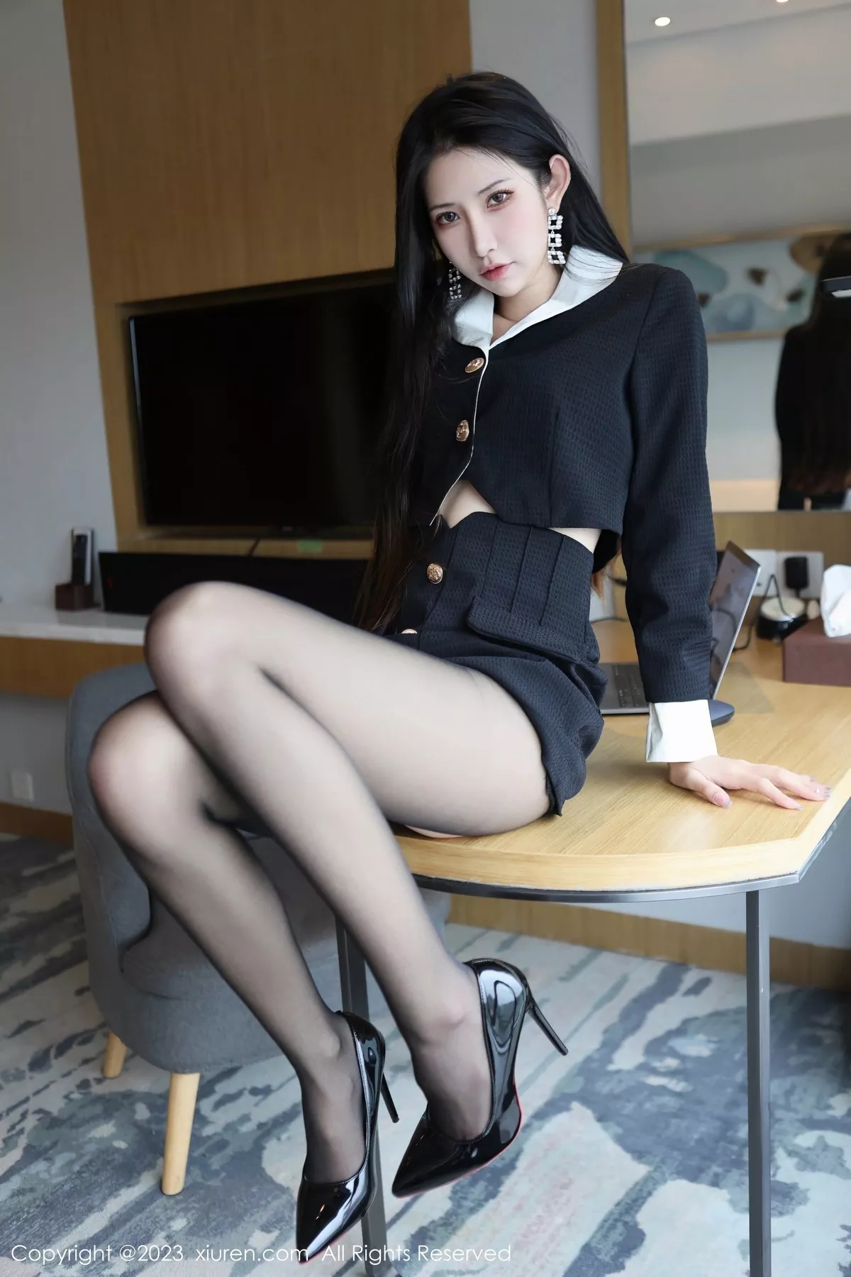 秀人集.com_[XiuRen秀人网]No.6695_模特依娜Yina性感蓝灰内衣配开档黑丝秀曼妙身姿勾魂诱惑写真82P