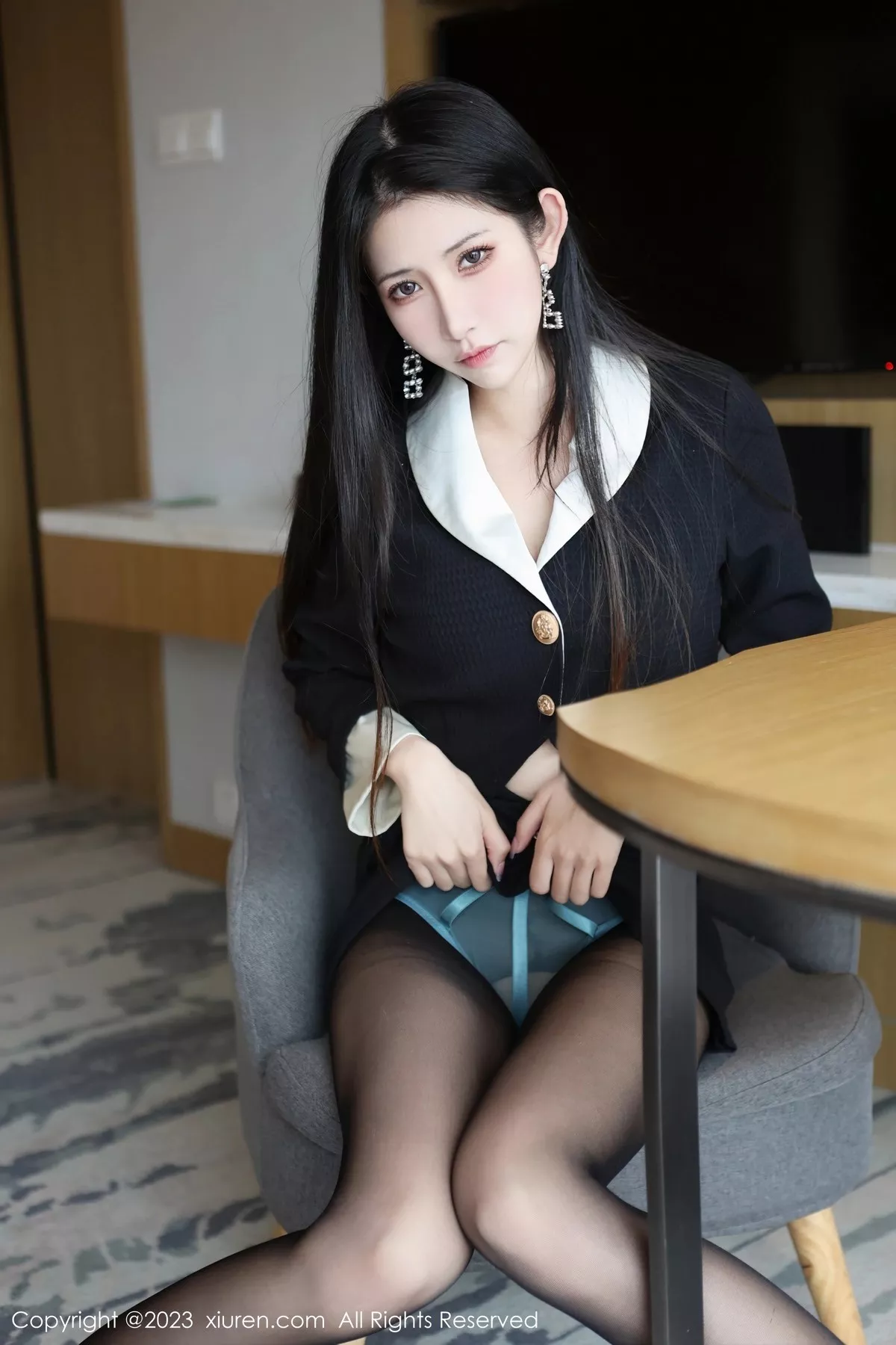 秀人集.com_[XiuRen秀人网]No.6695_模特依娜Yina性感蓝灰内衣配开档黑丝秀曼妙身姿勾魂诱惑写真82P