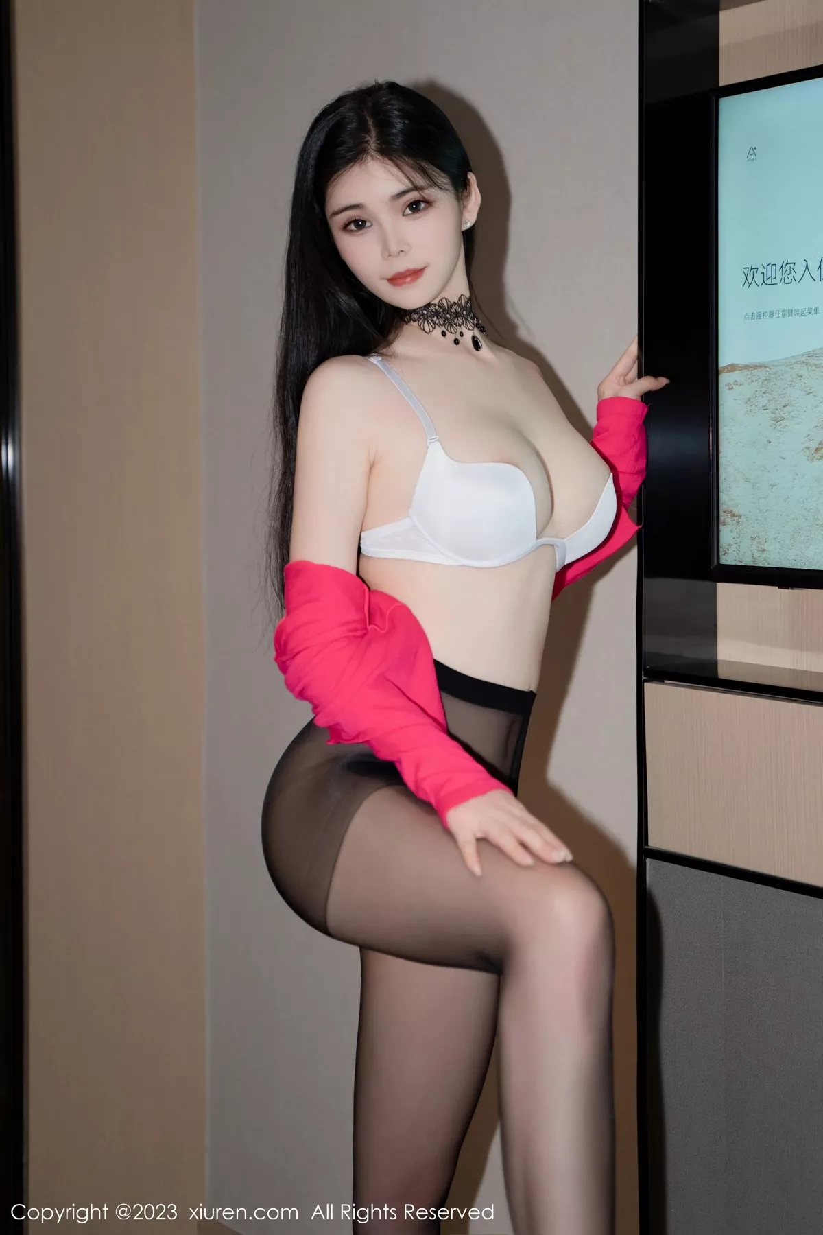 秀人集.com_[XiuRen秀人网]No.6702_模特雪糕CiCi红色上衣配黑短裙露超薄黑丝秀曼妙身姿诱惑写真51P