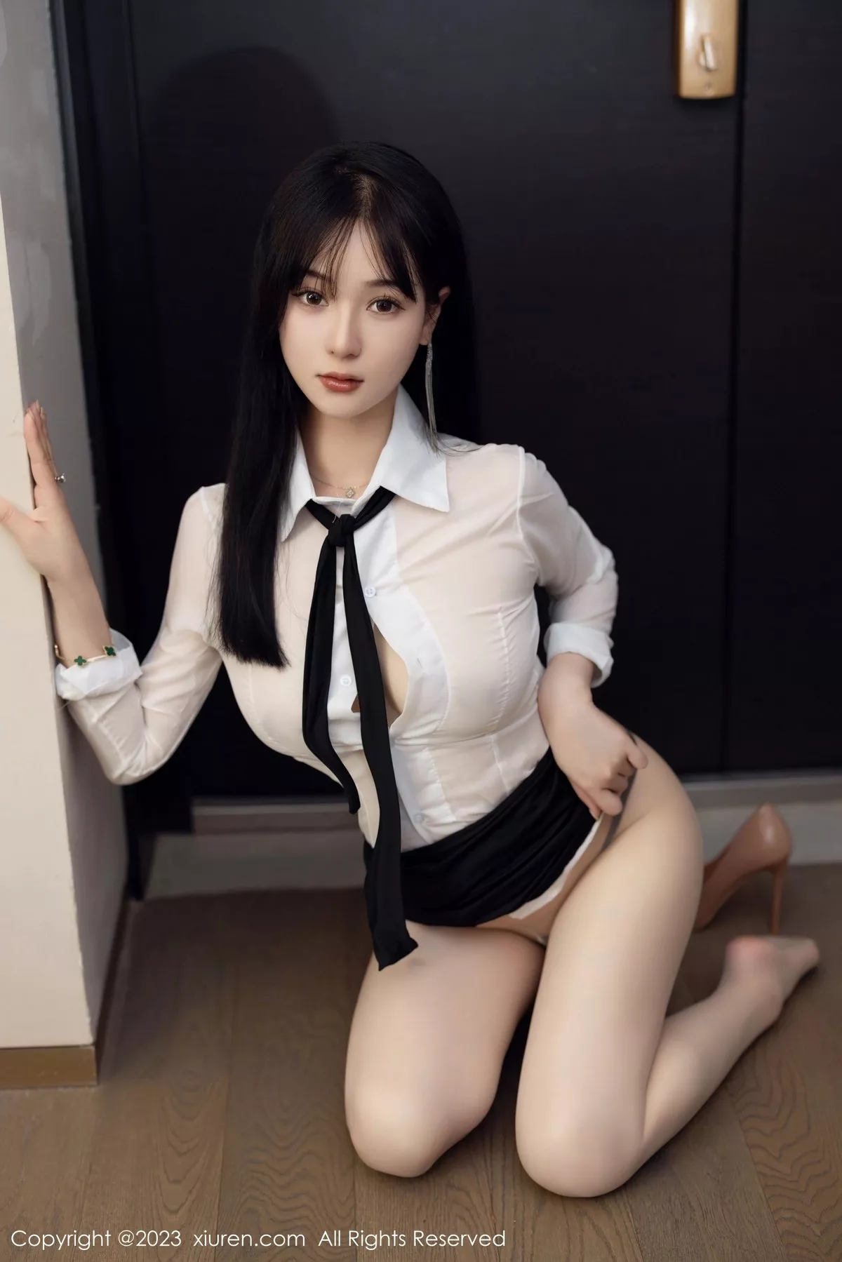 秀人集.com_[XiuRen秀人网]No.6710_新人模特柚琪Rich性感白色轻透衣配黑短裙秀曼妙身姿诱惑写真74P