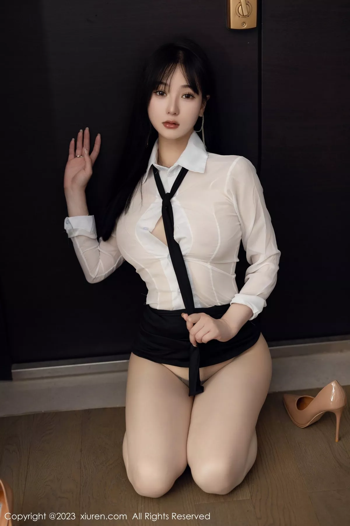 秀人集.com_[XiuRen秀人网]No.6710_新人模特柚琪Rich性感白色轻透衣配黑短裙秀曼妙身姿诱惑写真74P