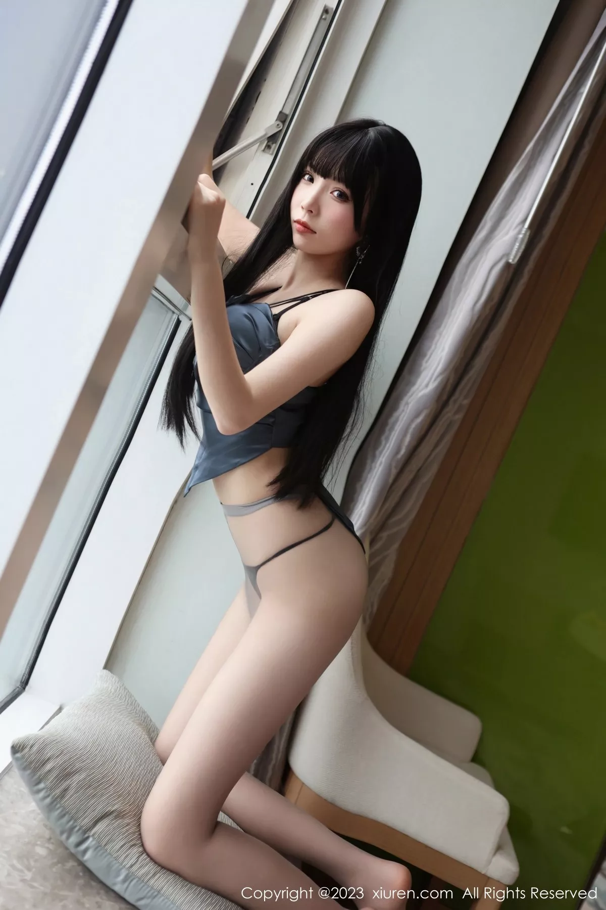 秀人集.com_[XiuRen秀人网]No.6713_模特江七七性感灰色服饰露黑色轻透内衣配超薄灰丝迷人诱惑写真83P