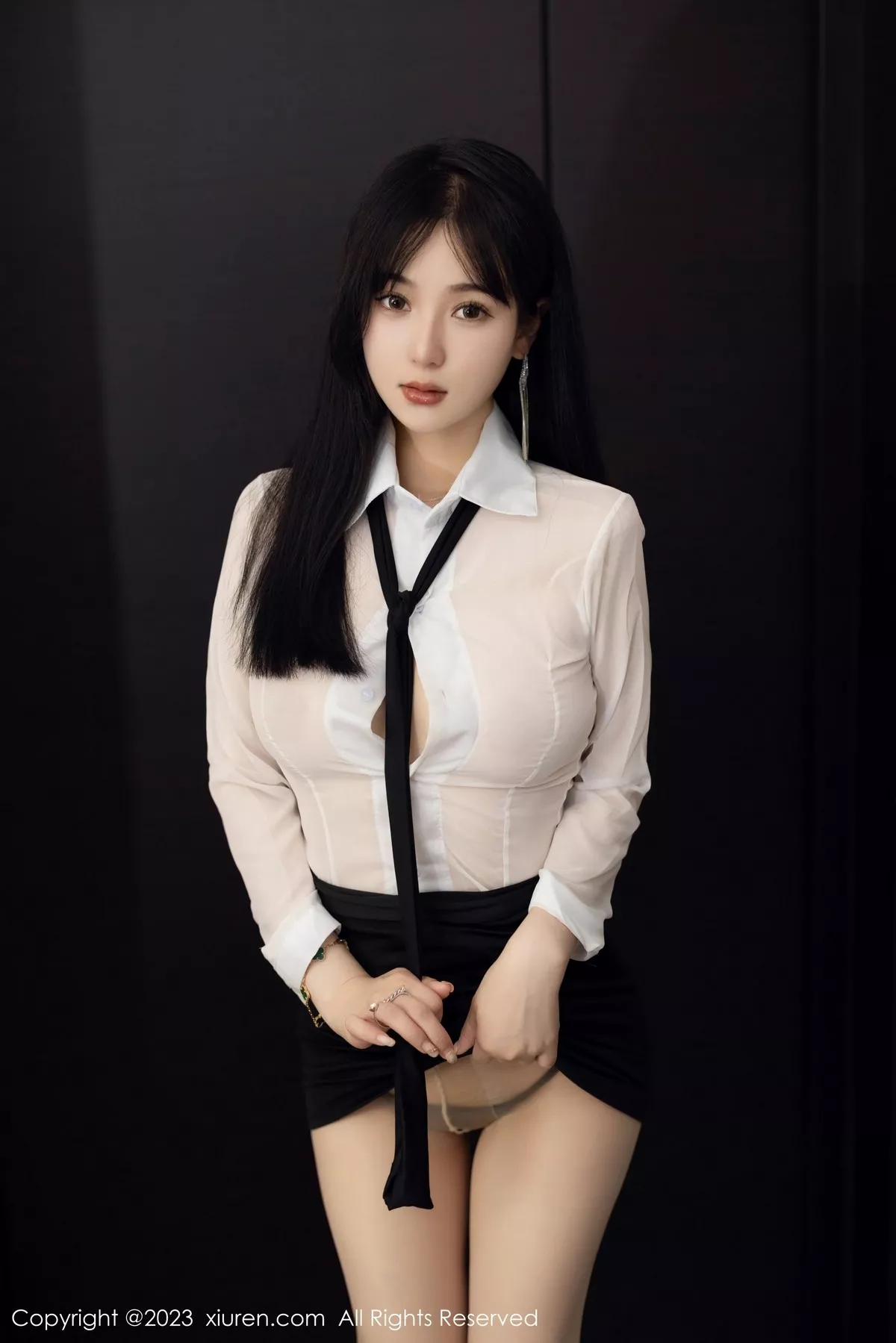 秀人集.com_[XiuRen秀人网]No.6710_新人模特柚琪Rich性感白色轻透衣配黑短裙秀曼妙身姿诱惑写真74P