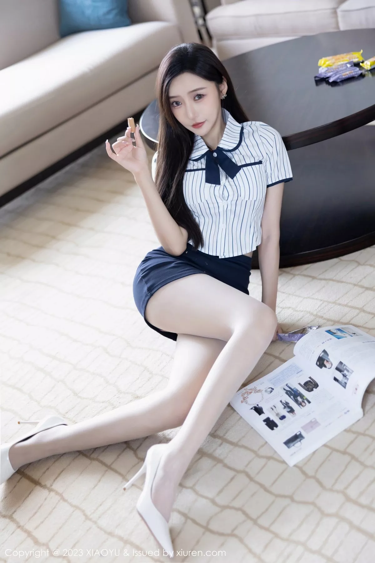 秀人集.com_[XiaoYu画语界]Vol.1025_女神王馨瑶yanni白色条纹上衣配深蓝色短裙秀曼妙身姿诱惑写真85P