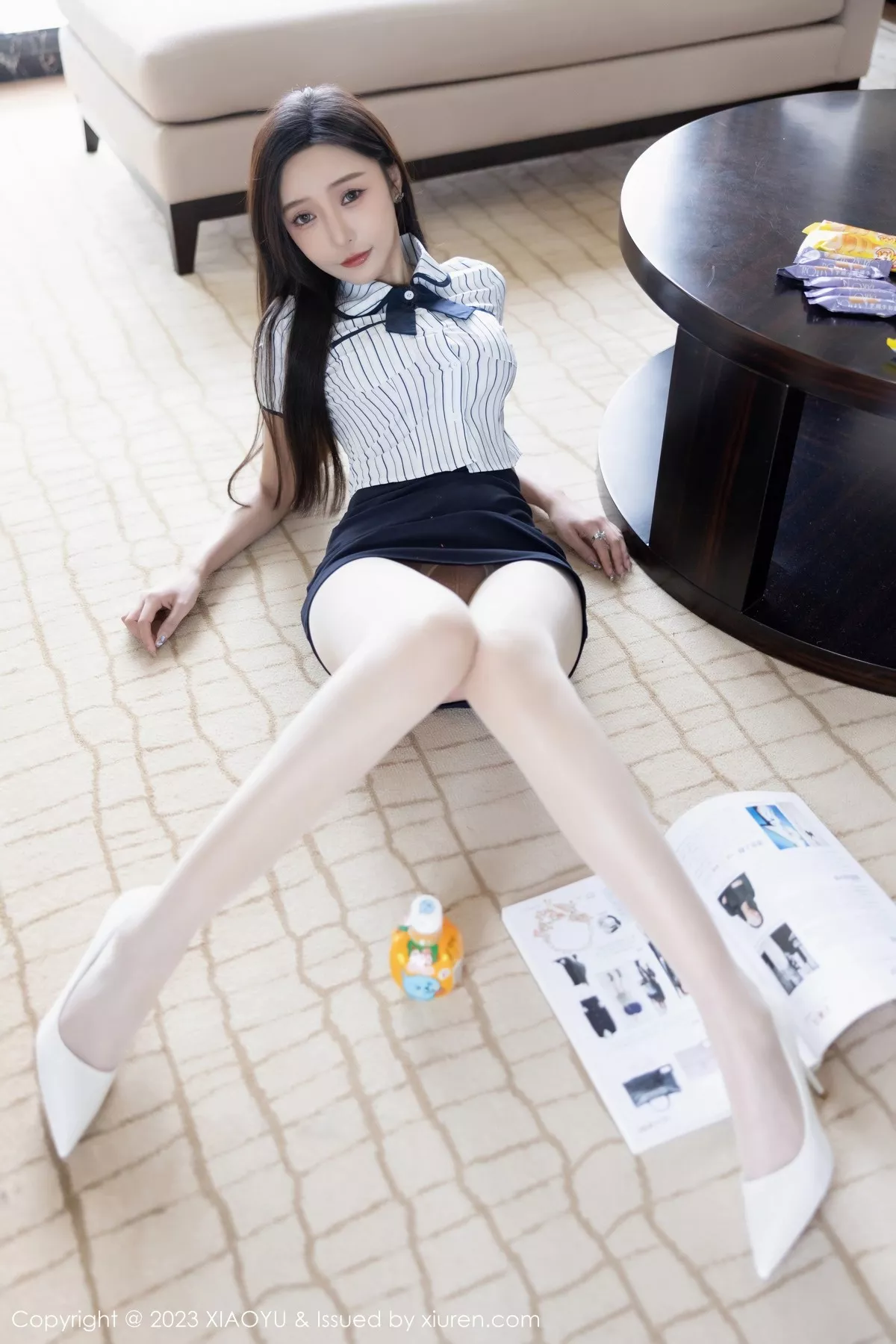 秀人集.com_[XiaoYu画语界]Vol.1025_女神王馨瑶yanni白色条纹上衣配深蓝色短裙秀曼妙身姿诱惑写真85P