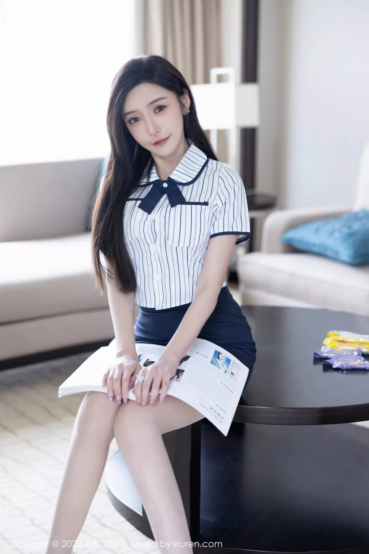 秀人集.com_[XiaoYu画语界]Vol.1025_女神王馨瑶yanni白色条纹上衣配深蓝色短裙秀曼妙身姿诱惑写真85P