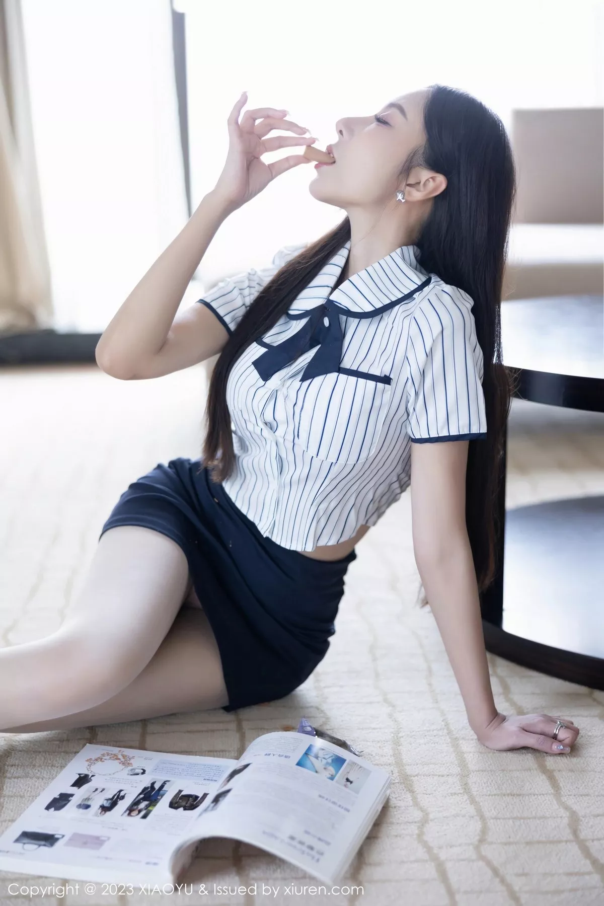 秀人集.com_[XiaoYu画语界]Vol.1025_女神王馨瑶yanni白色条纹上衣配深蓝色短裙秀曼妙身姿诱惑写真85P