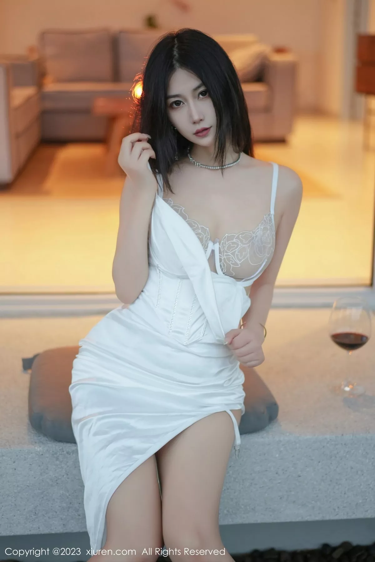 秀人集.com_[XiuRen秀人网]No.6729_模特laura阿姣脱白色吊带长裙露浅色轻透蕾丝内衣完美诱惑写真66P