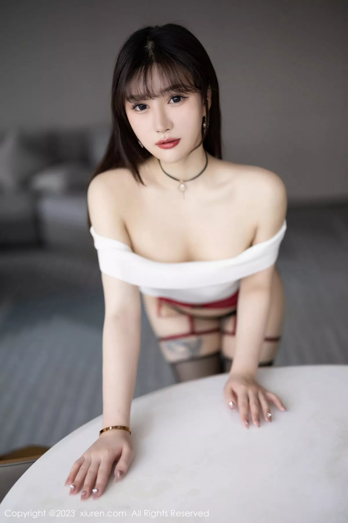 秀人集.com_[XiuRen秀人网]No.6725_模特张欣欣白色上衣配黑皮短裙露黑丝吊袜秀曼妙身姿诱惑写真72P