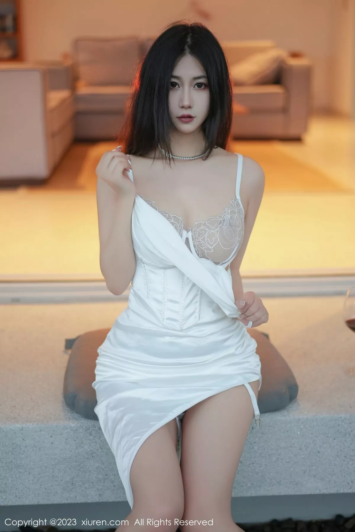 秀人集.com_[XiuRen秀人网]No.6729_模特laura阿姣脱白色吊带长裙露浅色轻透蕾丝内衣完美诱惑写真66P