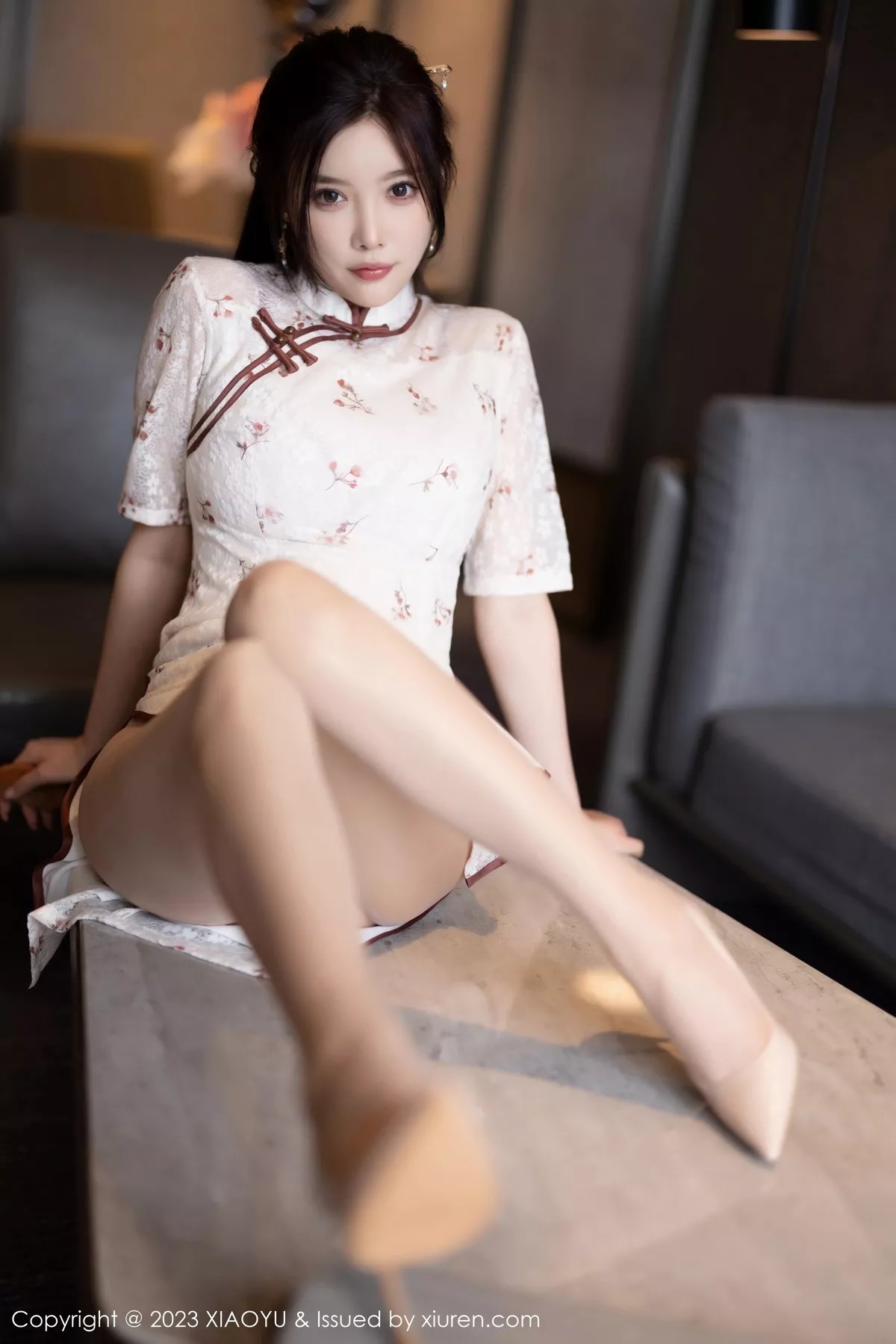 秀人集.com_[XiaoYu画语界]Vol.1026_女神杨晨晨Yome性感白色旗袍露轻透内衣配超薄肉丝诱惑写真100P