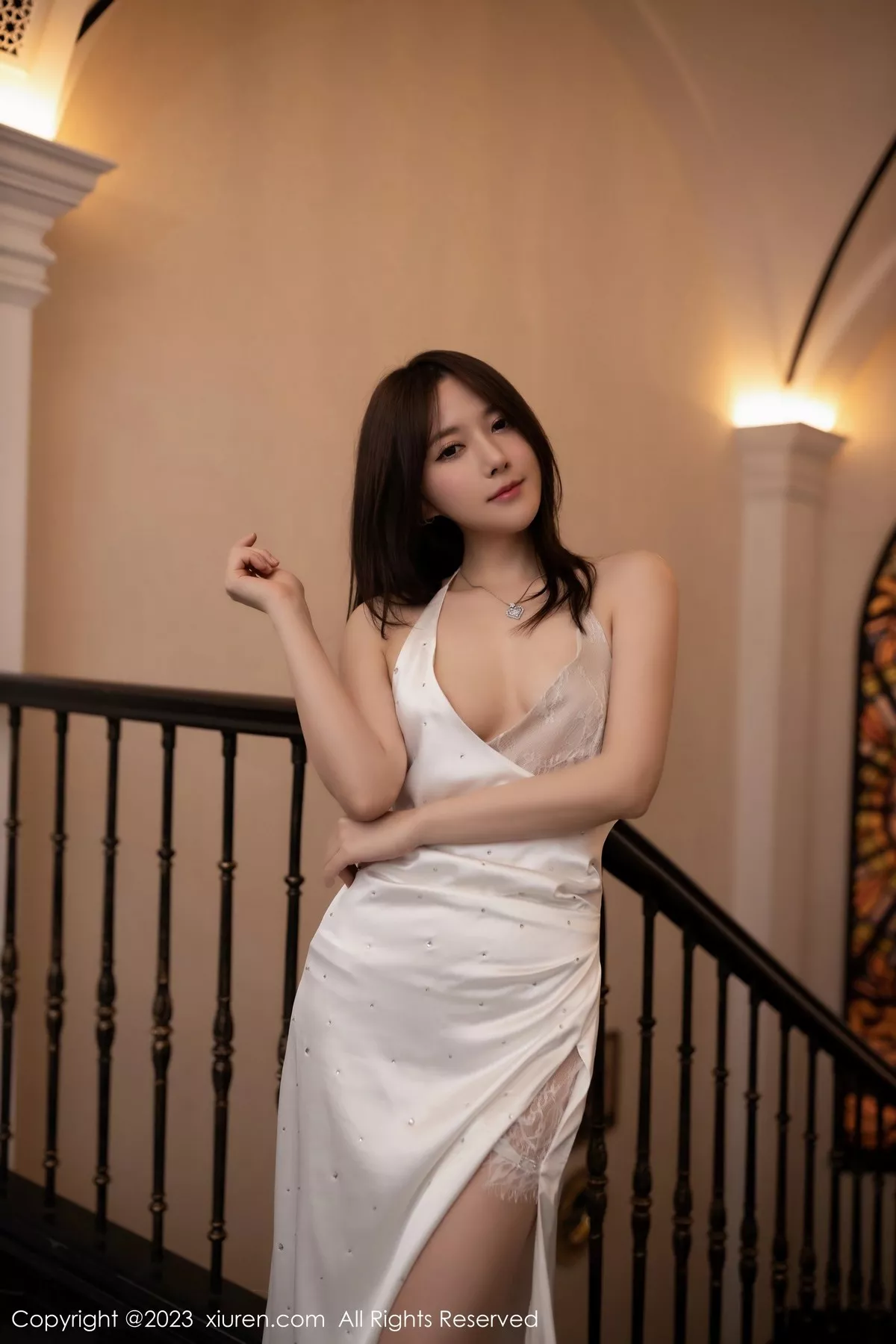 秀人集.com_[XiuRen秀人网]No.6732_模特鱼子酱Fish性感白色连衣裙配原色丝袜秀曼妙身姿诱惑写真80P