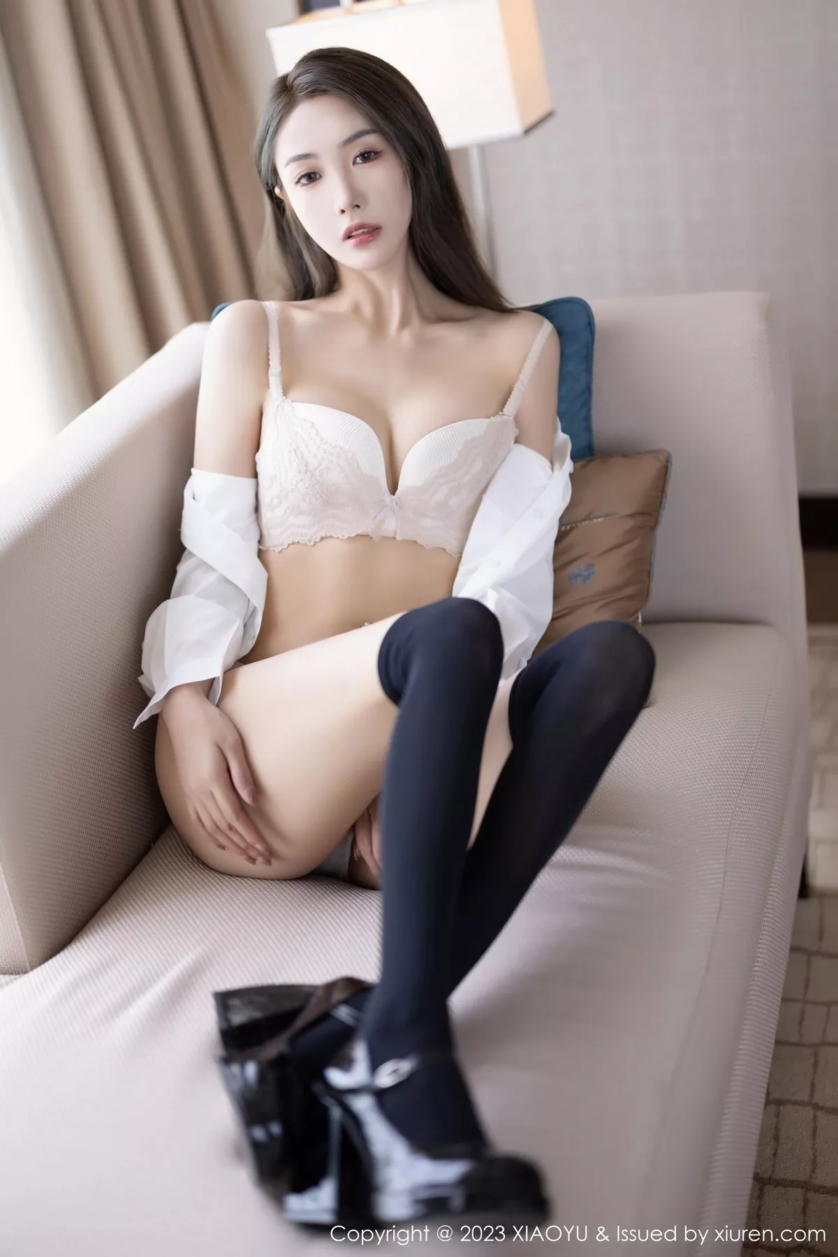 秀人集.com_[XiaoYu画语界]Vol.1027_模特苏苏阿性感白T配深色短裙露白色内衣秀曼妙身姿诱惑写真90P