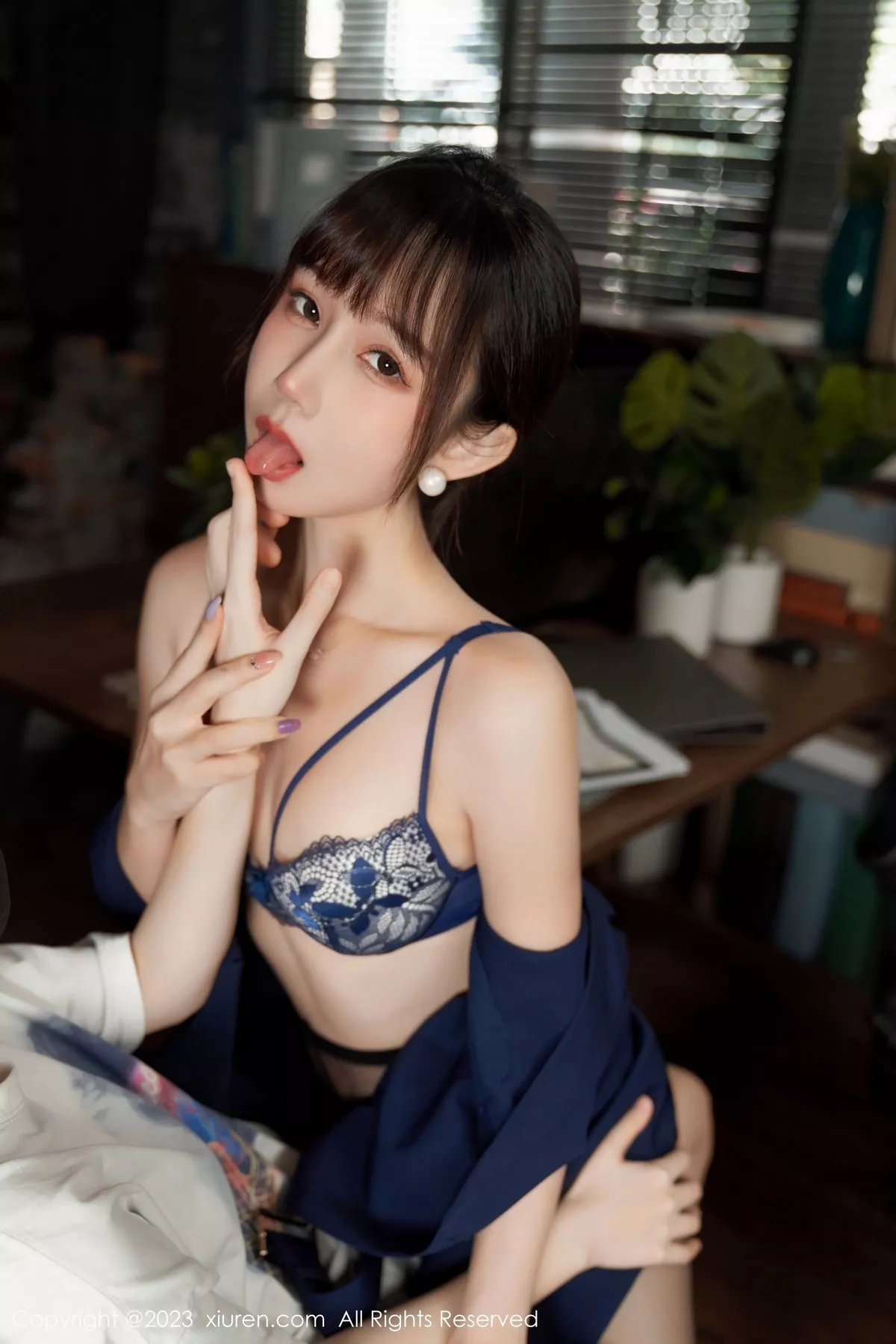 秀人集.com_[XiuRen秀人网]No.6737_模特波巧酱半脱职业装露性感内衣配超薄无内黑丝惹火诱惑写真95P