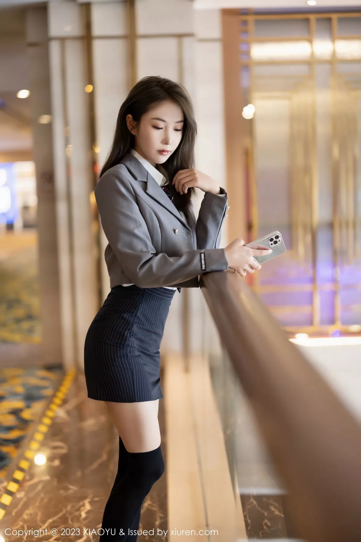 秀人集.com_[XiaoYu画语界]Vol.1027_模特苏苏阿性感白T配深色短裙露白色内衣秀曼妙身姿诱惑写真90P